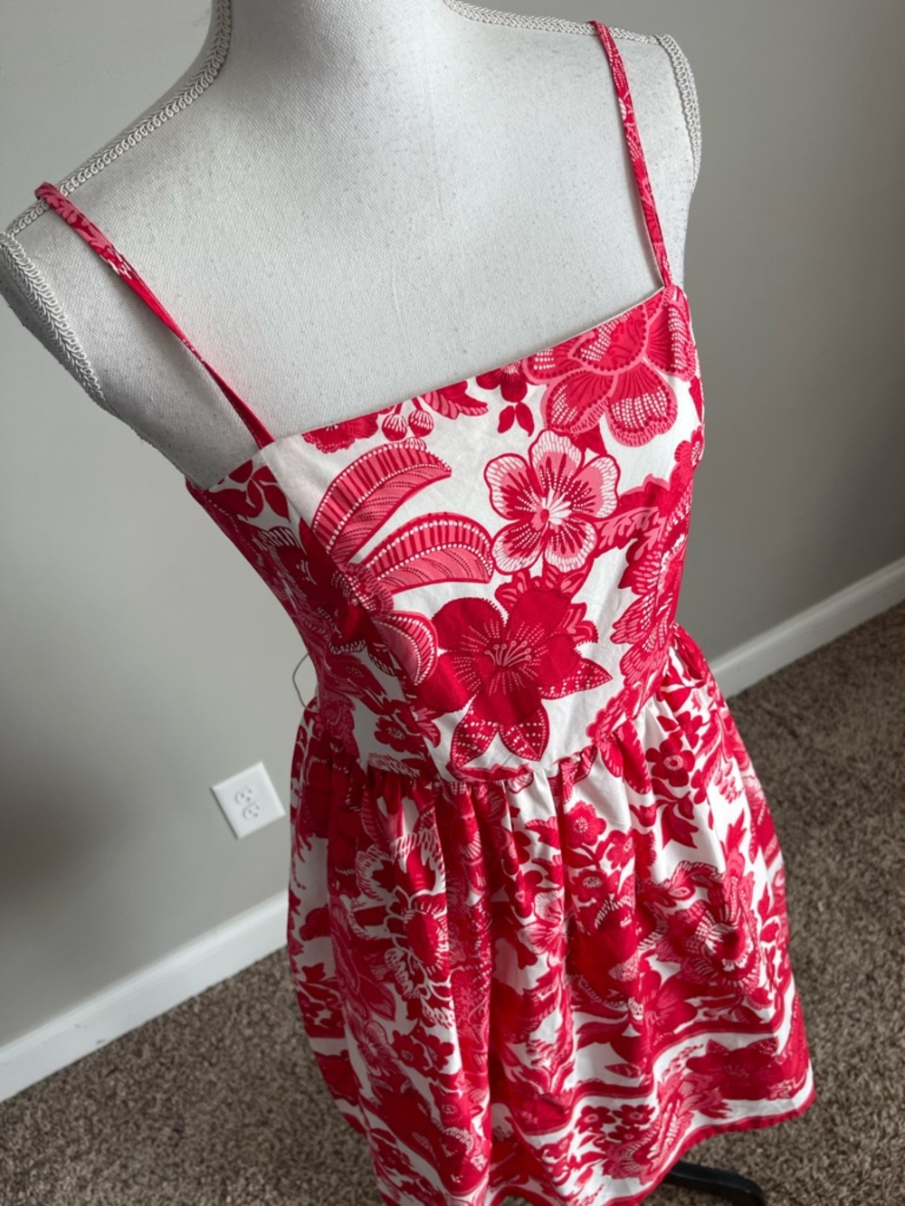 JOIE | Red & White Floral Smocked Flare Dress Sz 10 - Picture 5 of 13